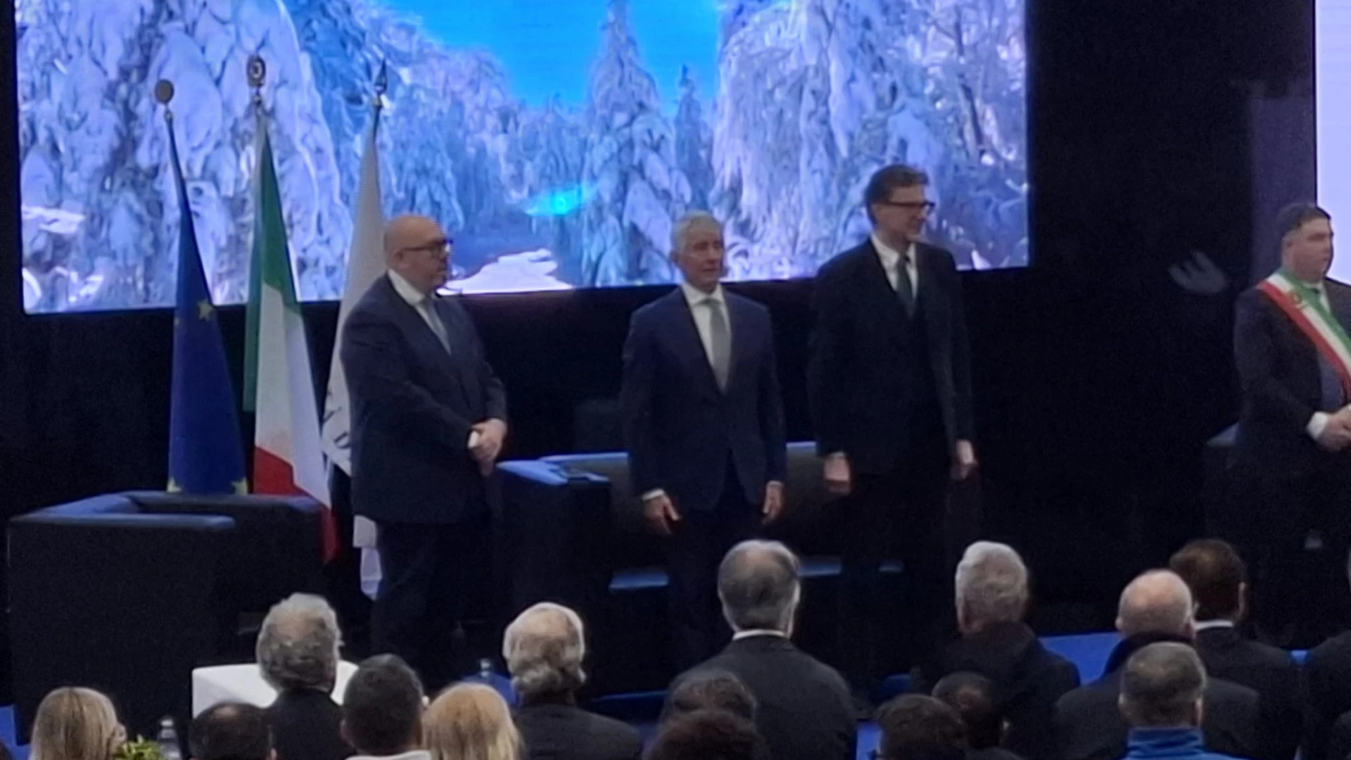 Agnone: inaugurato il nuovo Palazzetto dello Sport. Di Lucente: "Consegniamo alla comunità luogo di aggregazione, crescita e benessere".